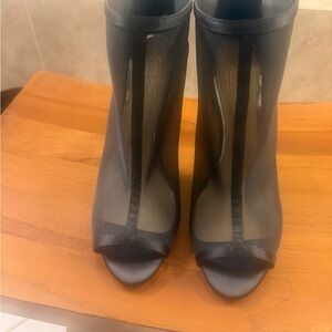 Jewel Badgley Mischka Black Mesh Peep-Toe Booties w/rhinestones heel Brand New!